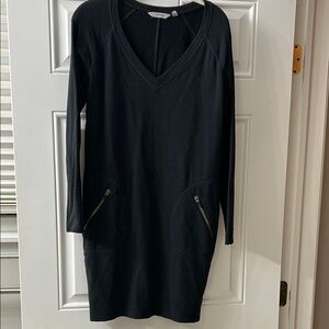 Athleta Black V-Neck Dress🖤